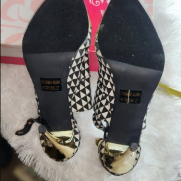 Heels - Picture 3 of 5